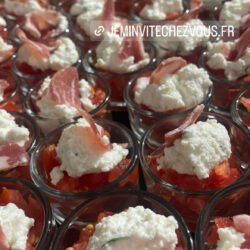 Tiramisu de tomates, ricotta AOP, basilic et coppa AOP